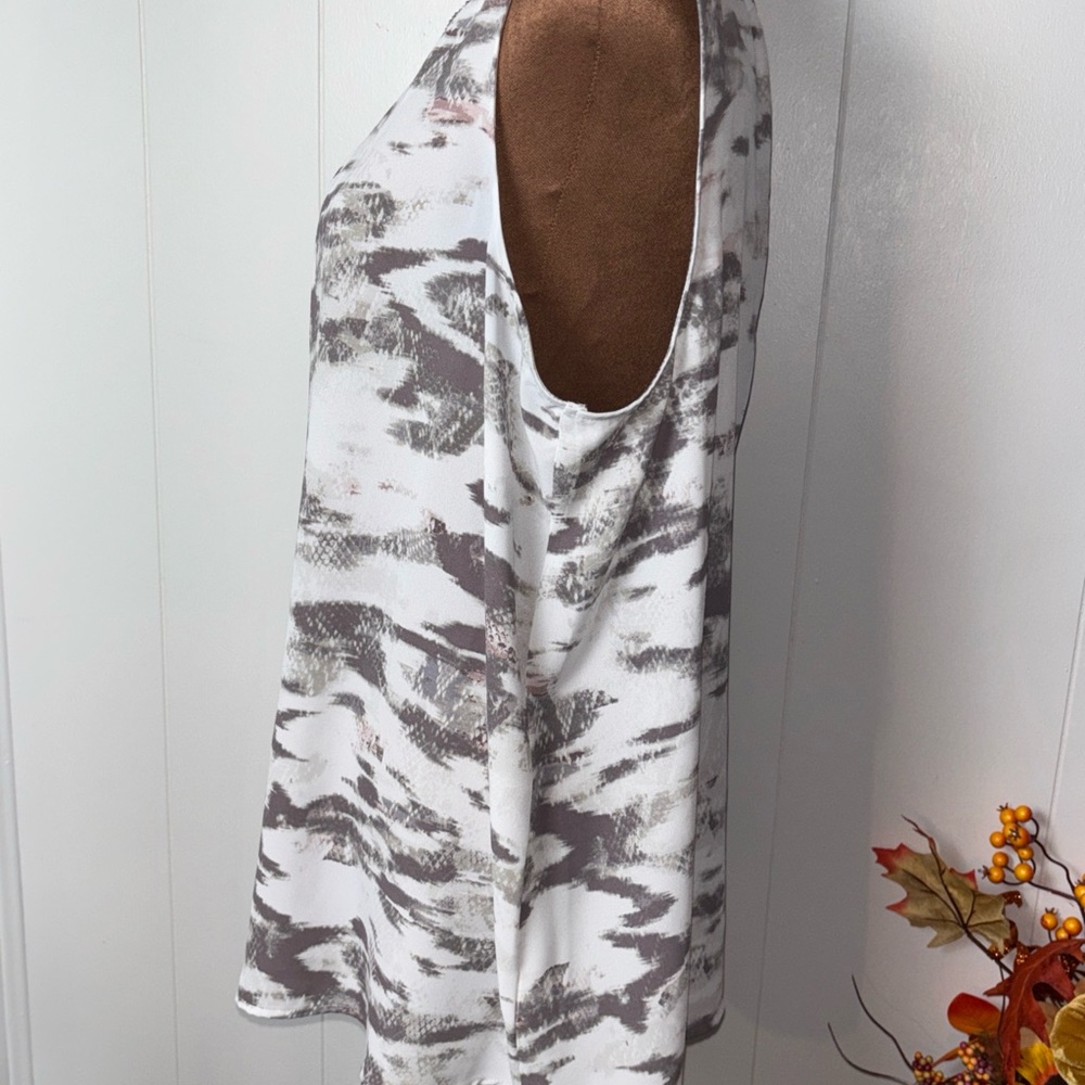 Juicy Couture white/Gray snake print rhinestone flowing front XL - Picture 4 of 16